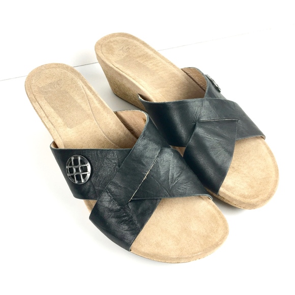 UGG Shoes - Ugg > Black Leather Lyra Mid-Heel Wedge Sandals
